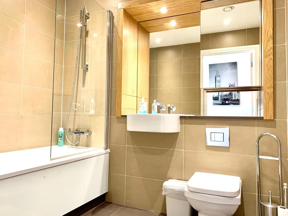 London Excel 2 Bedrooms 2 Bathrooms, Lounge, Balcony Apartment Exterior photo